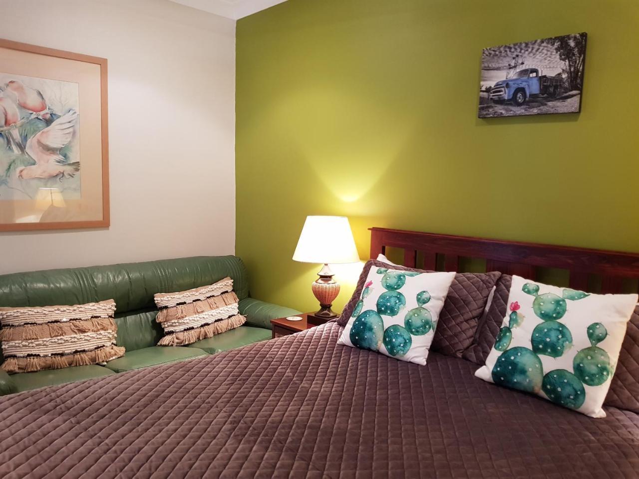 Sonja'S Bed And Breakfast Lightning Ridge Exterior photo